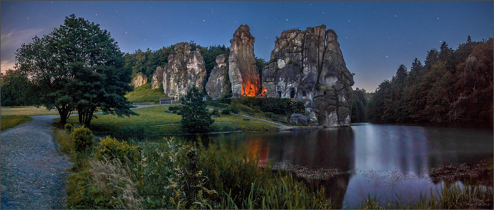 Externsteine bei Nacht