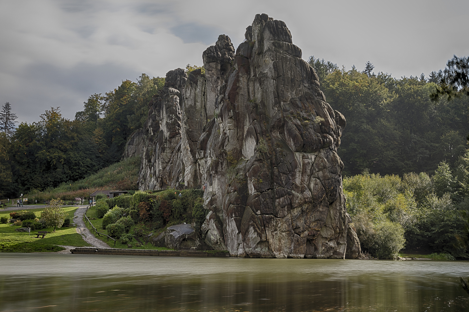 Externsteine und See 1