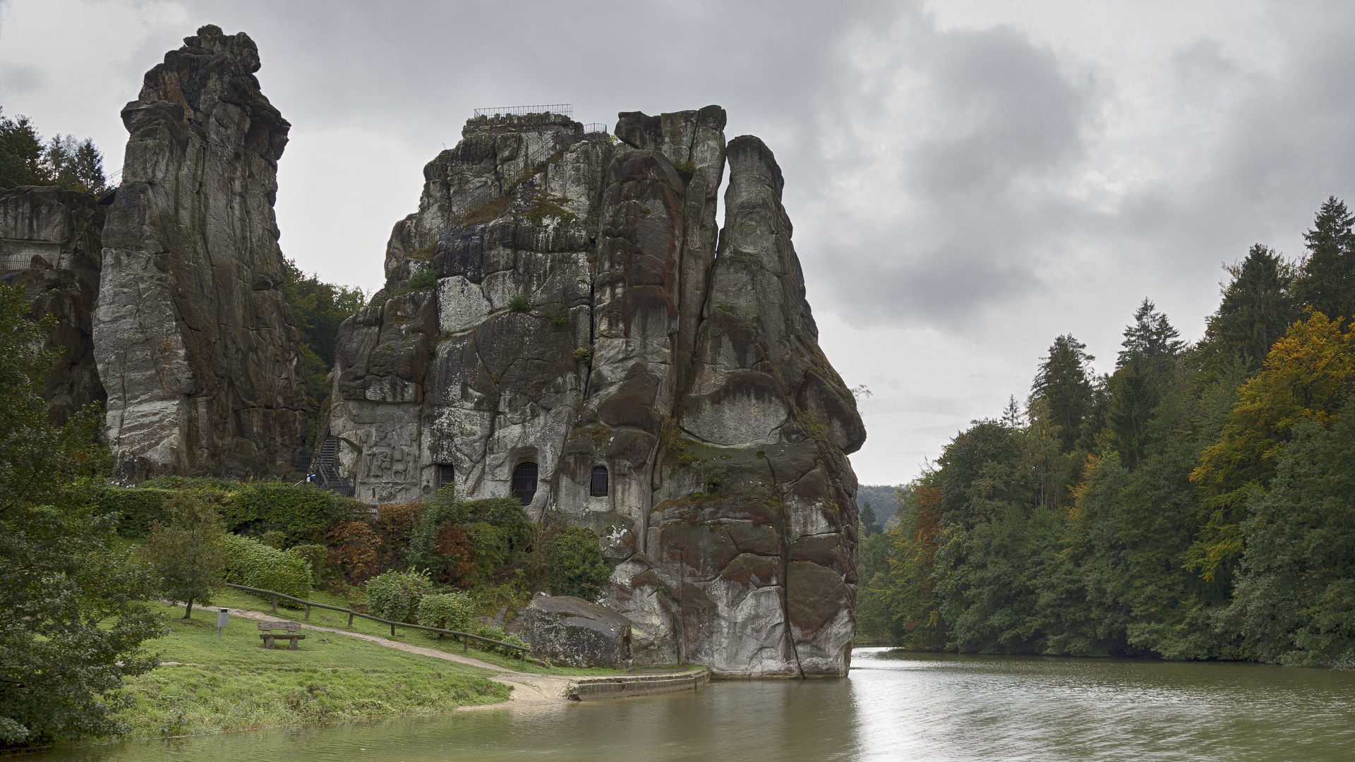 Externsteine und See 2