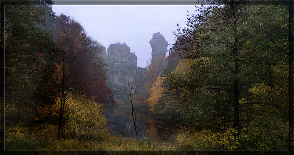 Externsteine  vom Nebel umhüllt