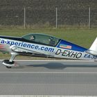 Extra 300 LP D-EXHO zur Landung in Augsburg - Mühlhausen