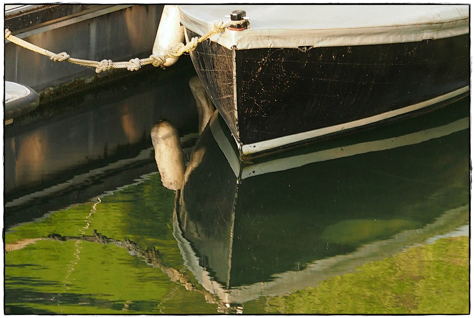 Extrait de bateau du petit port de Bourdeau