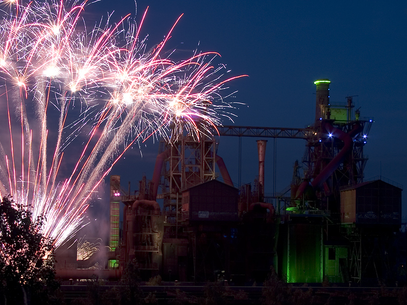 Extraschicht 2012: Feuerwerk im Landschaftspark Duisburg (2)