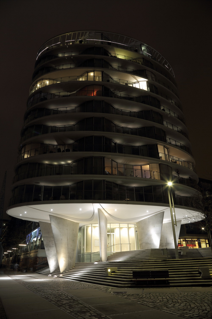 Extravagantes Wohngebäude am Sandtorhafen in der Hafencity