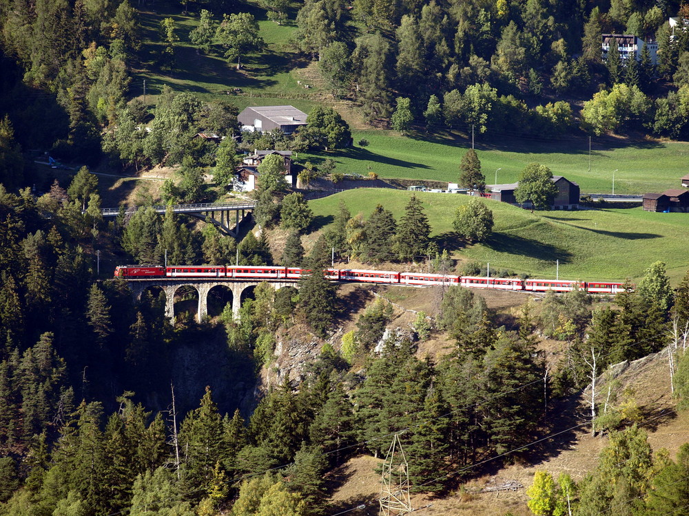 Extrazug auf dem Laxgraben Viadukt