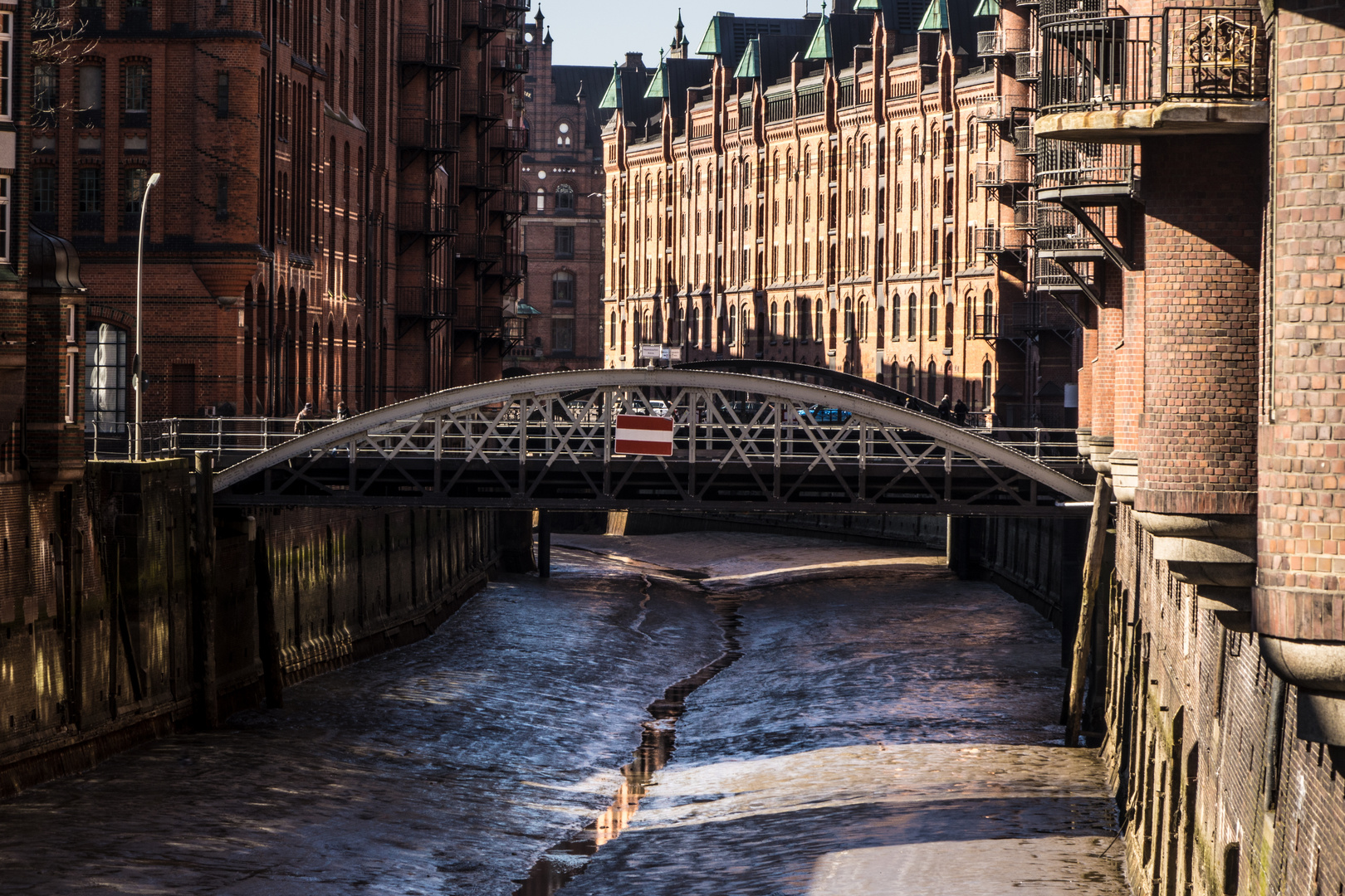 Extreme Ebbe in der Speicherstadt