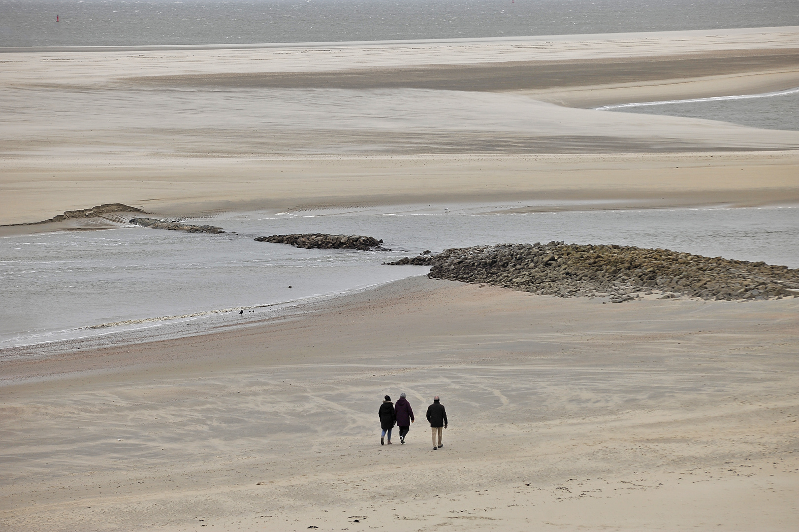 Extremes Niedrigwasser vor dem Borkumer Hauptstrand am 16.03.18 kurz vor Neumond