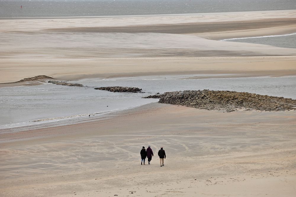 Extremes Niedrigwasser vor dem Borkumer Hauptstrand am 16.03.18 kurz vor Neumond