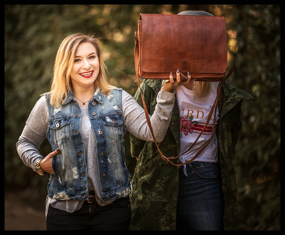 "Ey Annie du hast Recht, deine neue Tasche ist echt praktisch - So muss keiner dein Gesicht sehen!"