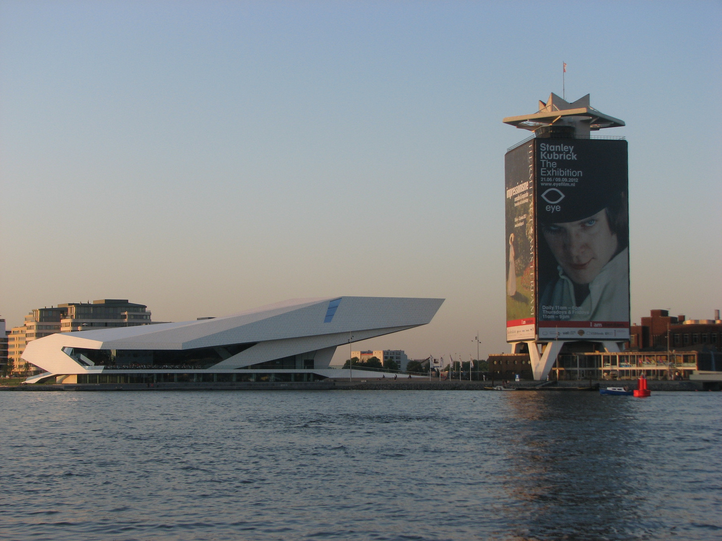 Eye-Filmmuseum im Abendlicht