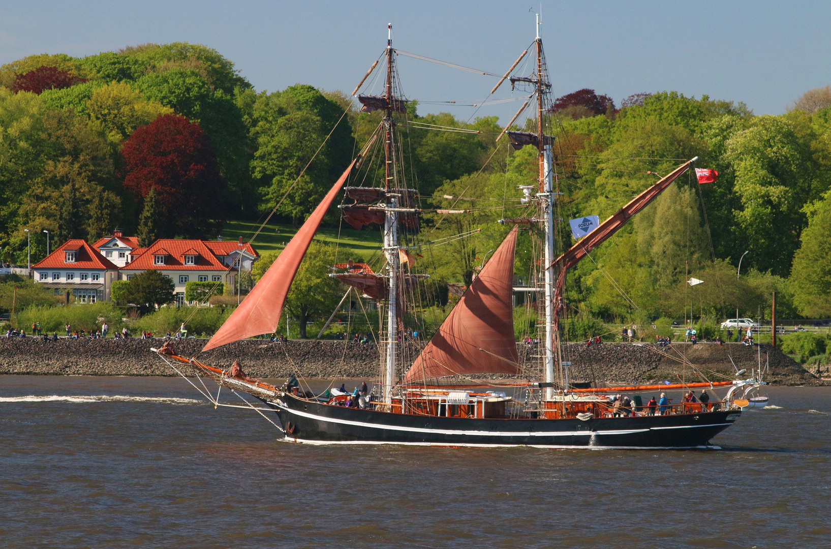 "Eye of the Wind" vor dem Jenischpark