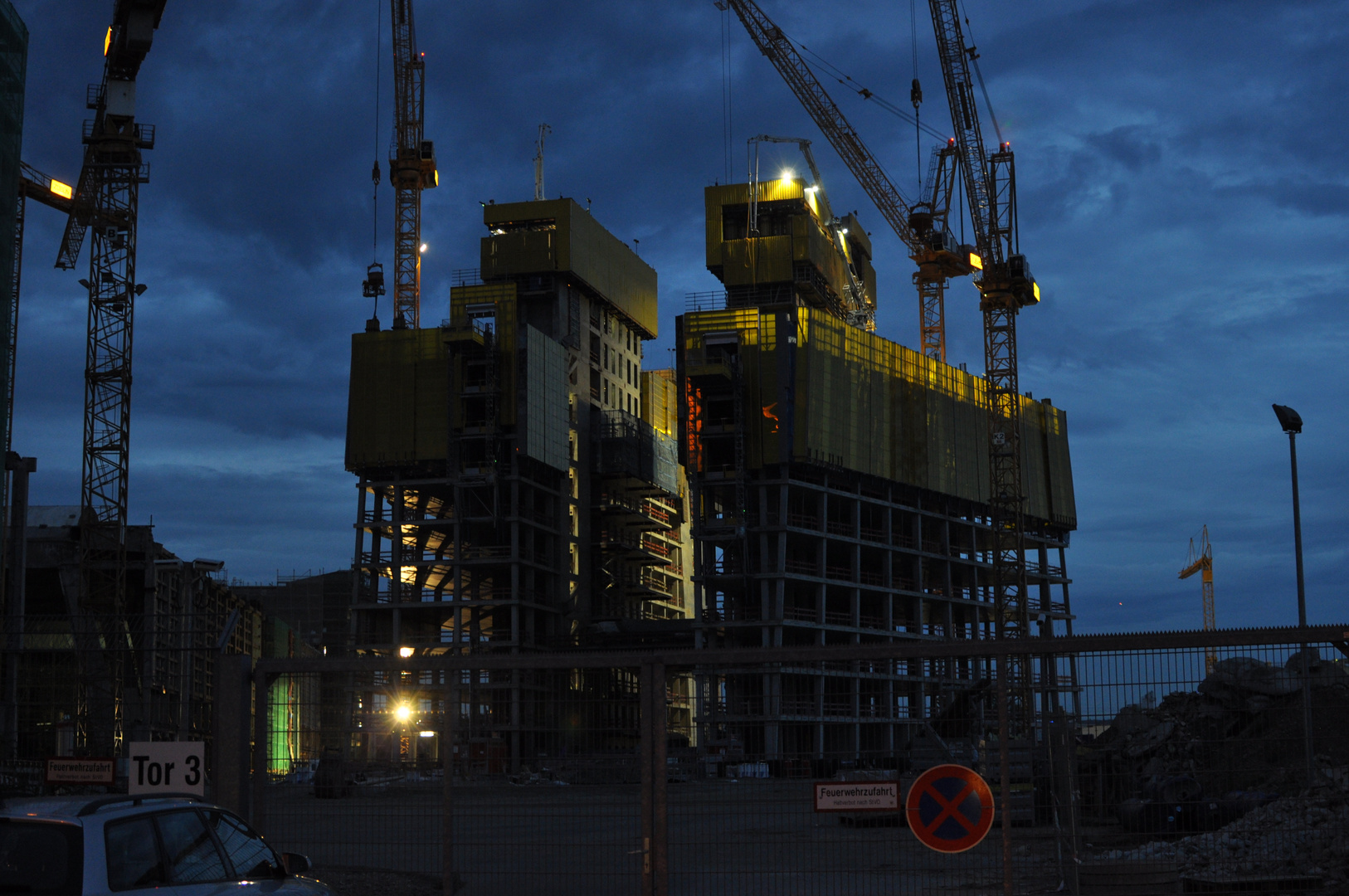 EZB-Baustelle am Abend