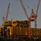 EZB-Baustelle in goldenem Licht