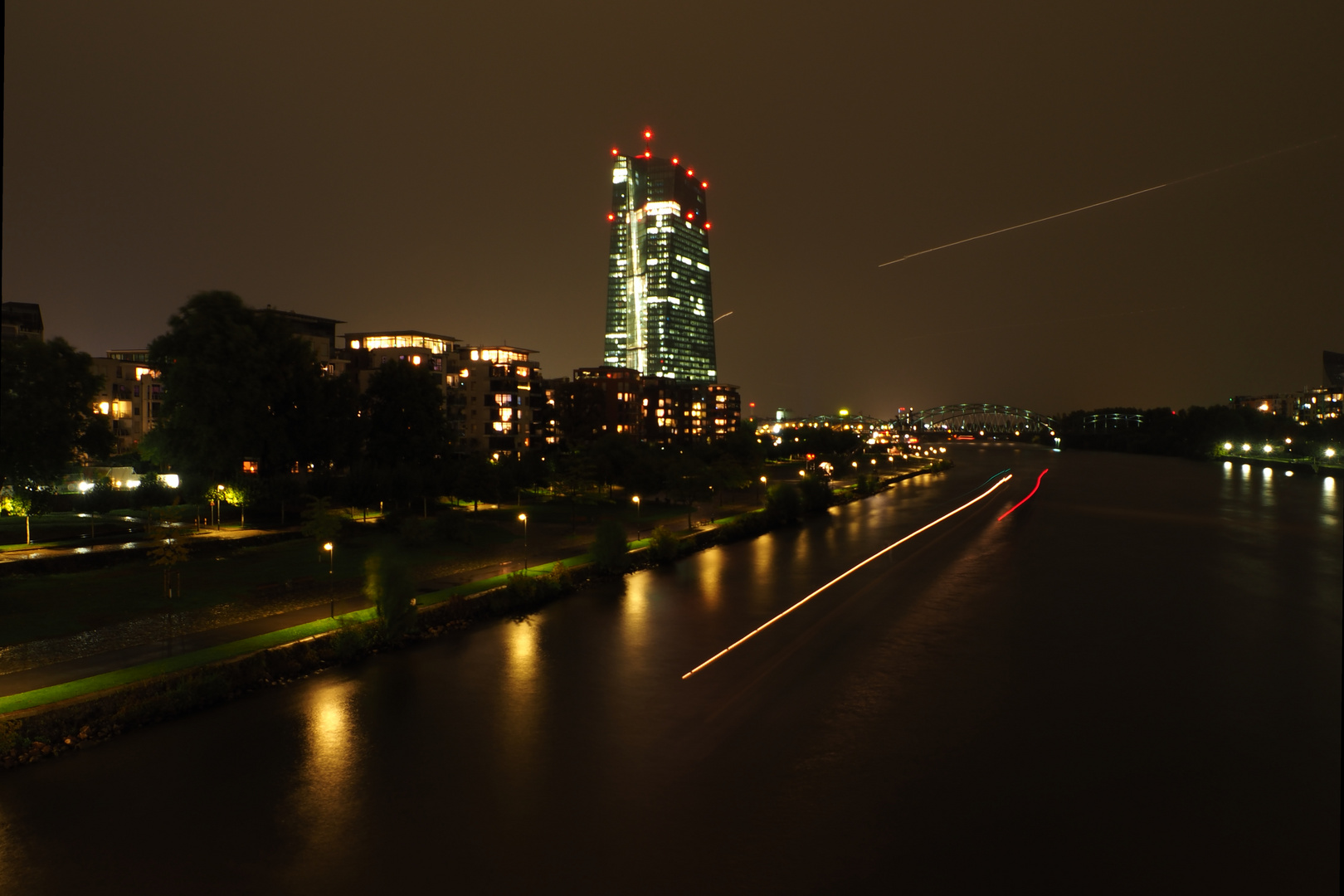 EZB Frankfurt bei Nacht