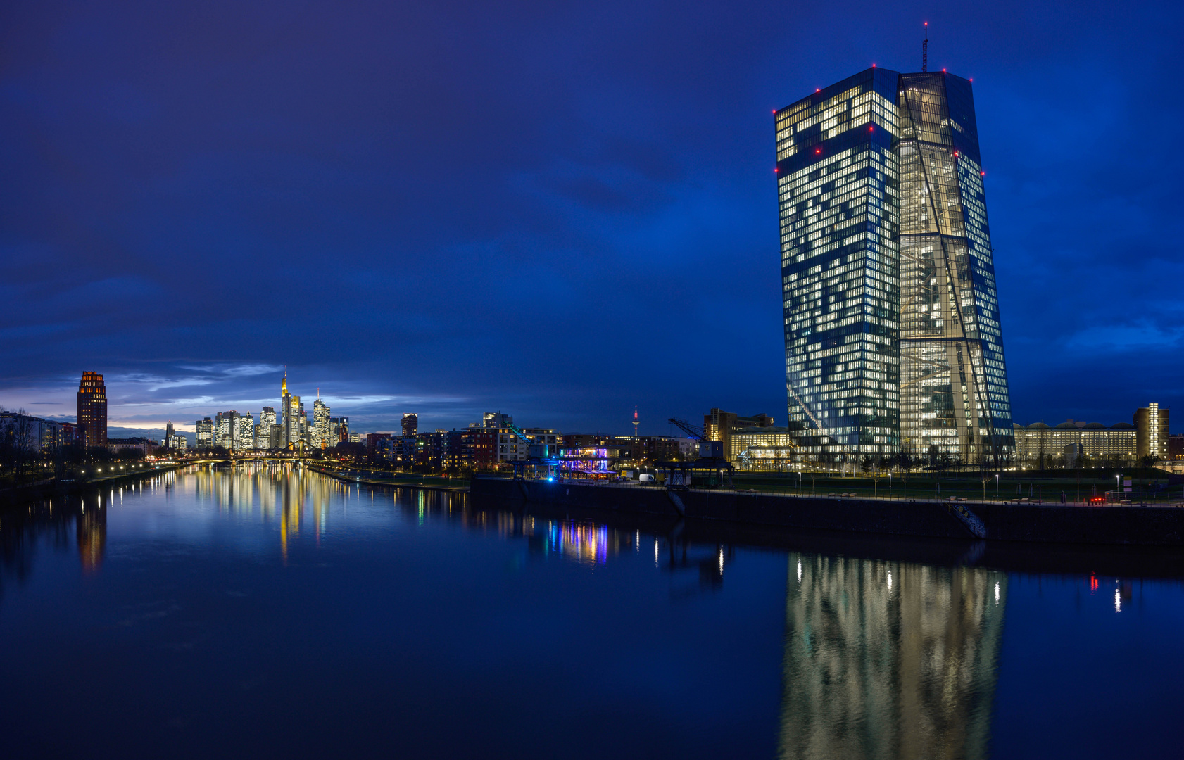 EZB & Frankfurter Skyline