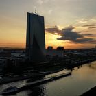 EZB im Sonnenaufgang