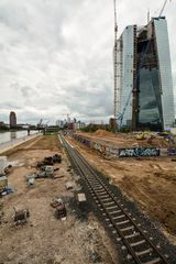 EZB-Neubau im Juni 2013 von der Deutschherrnbrücke aus