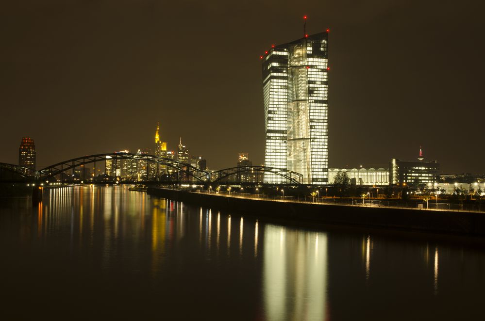 EZB, Skyline und Deutschherrenbrücke
