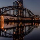 EZB und Eisenbahnbrücke in Frankfurt am Main 