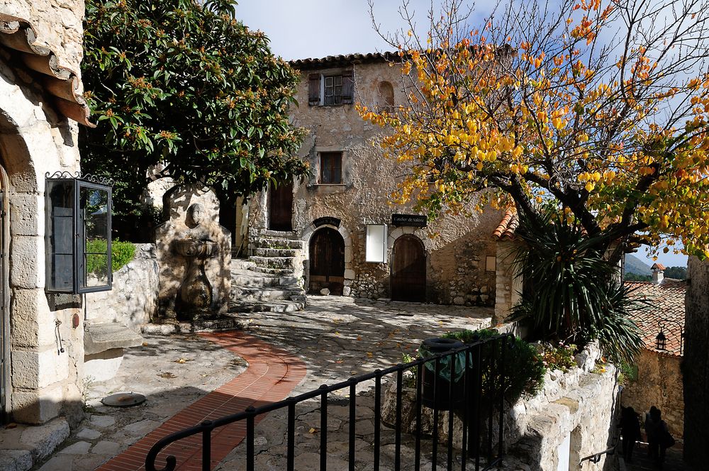 Eze Village, Dorfplatz