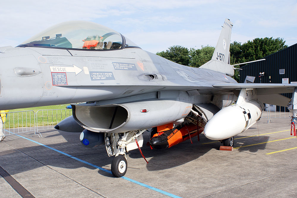 F-16 (2)