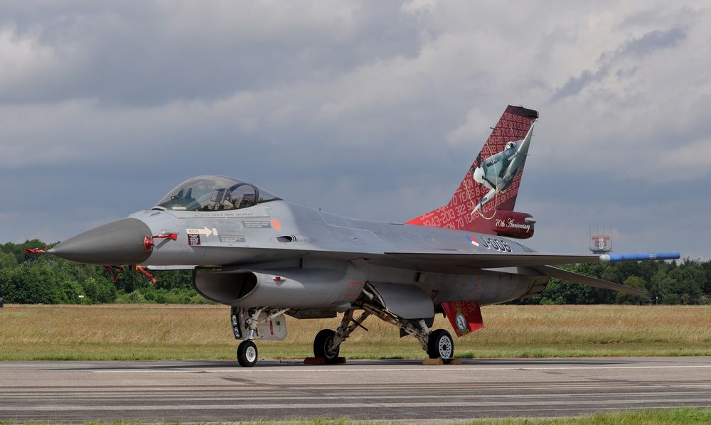 F-16