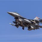 F 16 bei der Landung