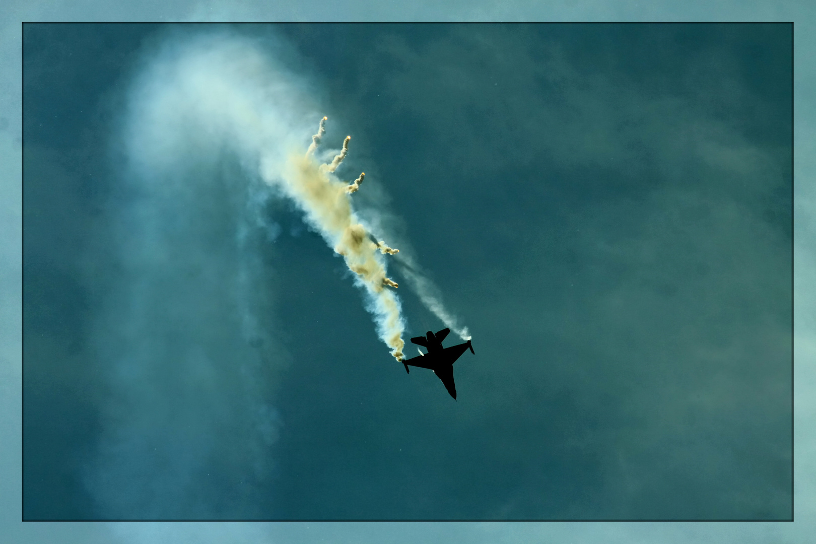 F 16 Display