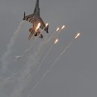 F-16 ..