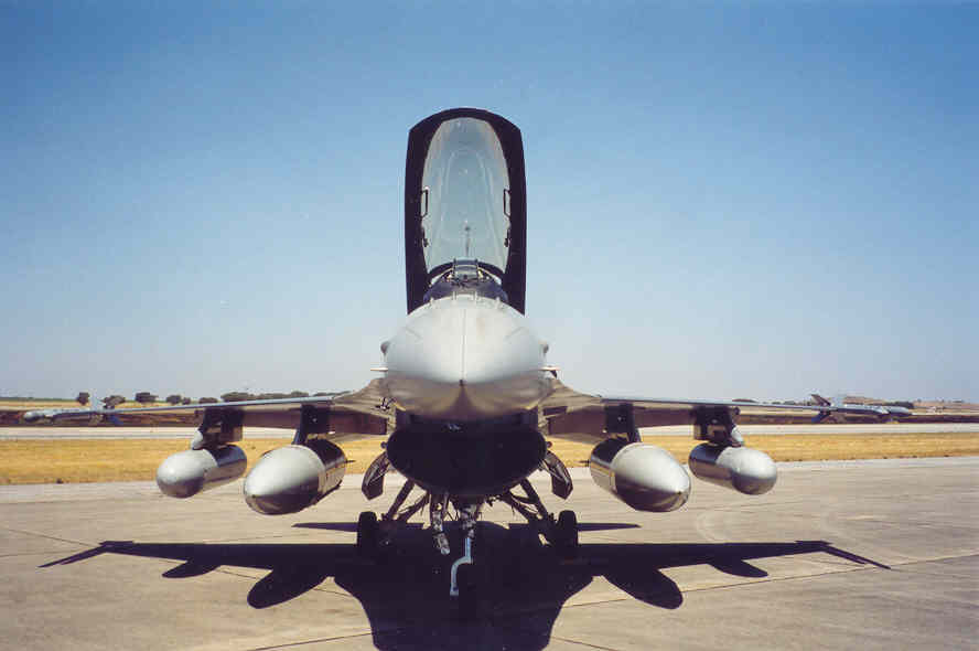 F-16 in Beja/Portugal air show.