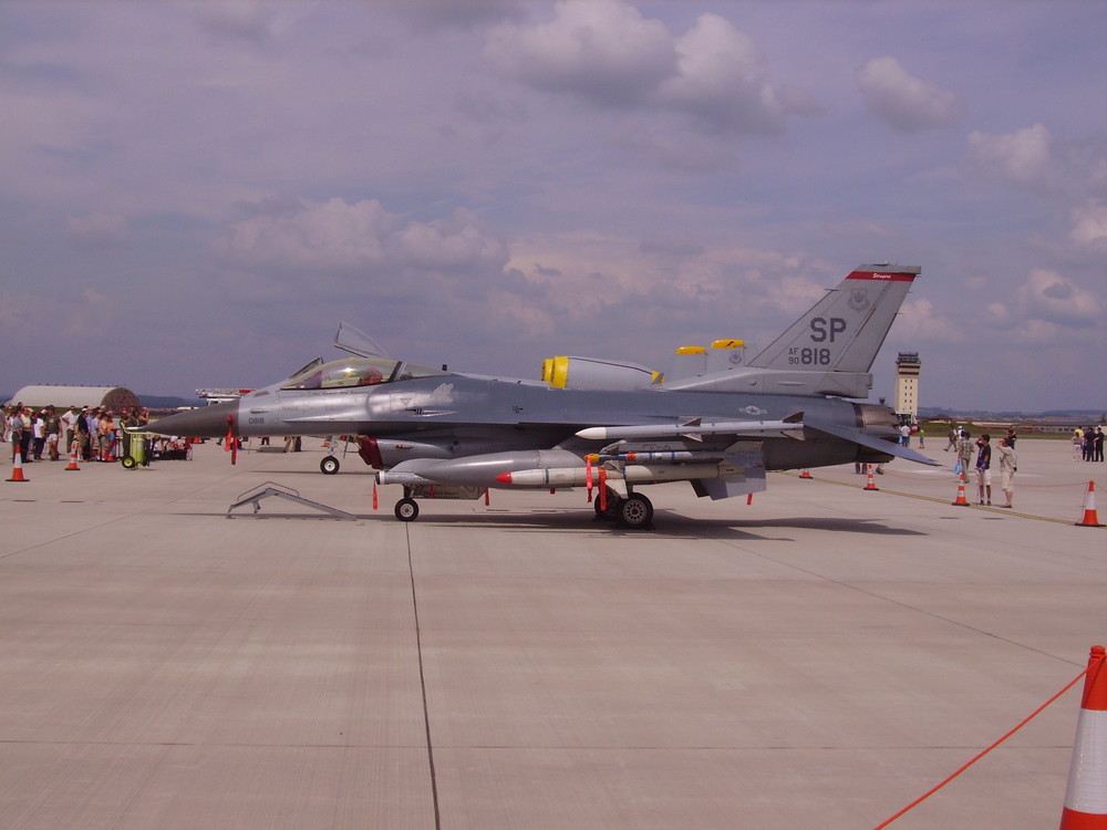 F - 16 "Seitenansicht"