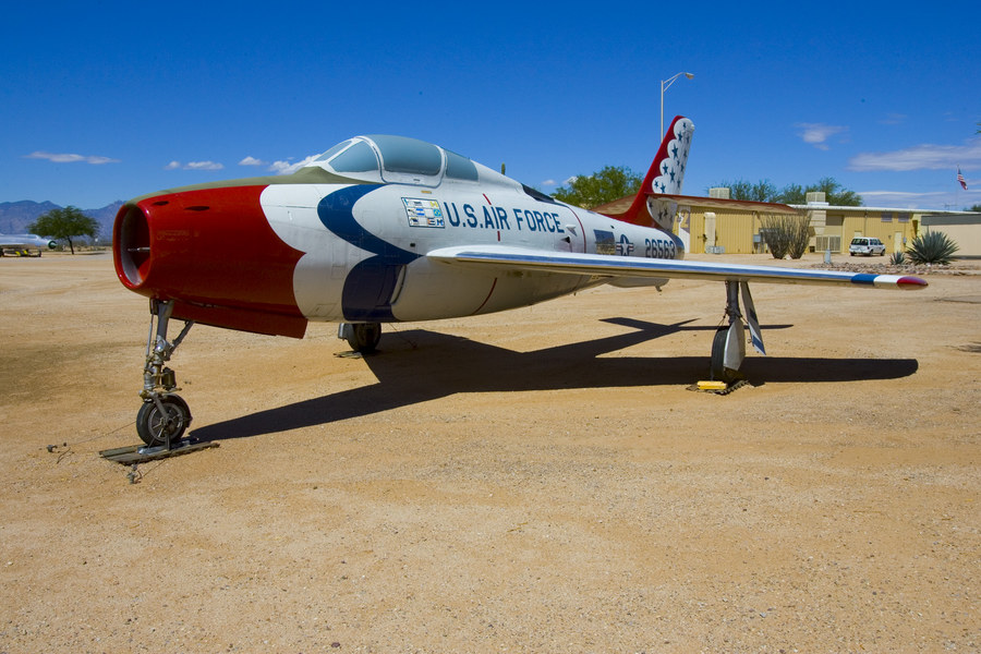 F-84F in "Thunderbird" Kleidung