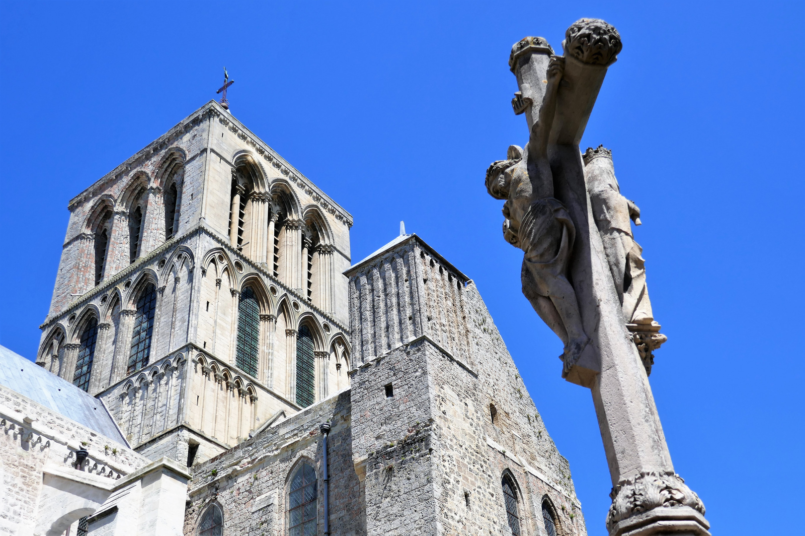 F-BE 50: Eglise abbatiale de la Trinité (1)