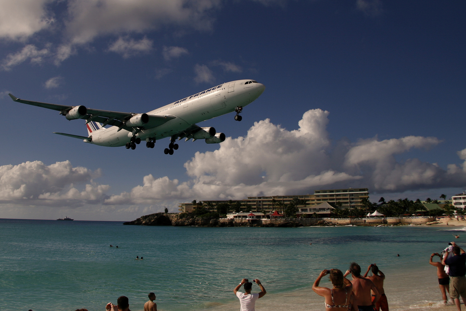 F-GLZU im Anflug au f St. Maarten