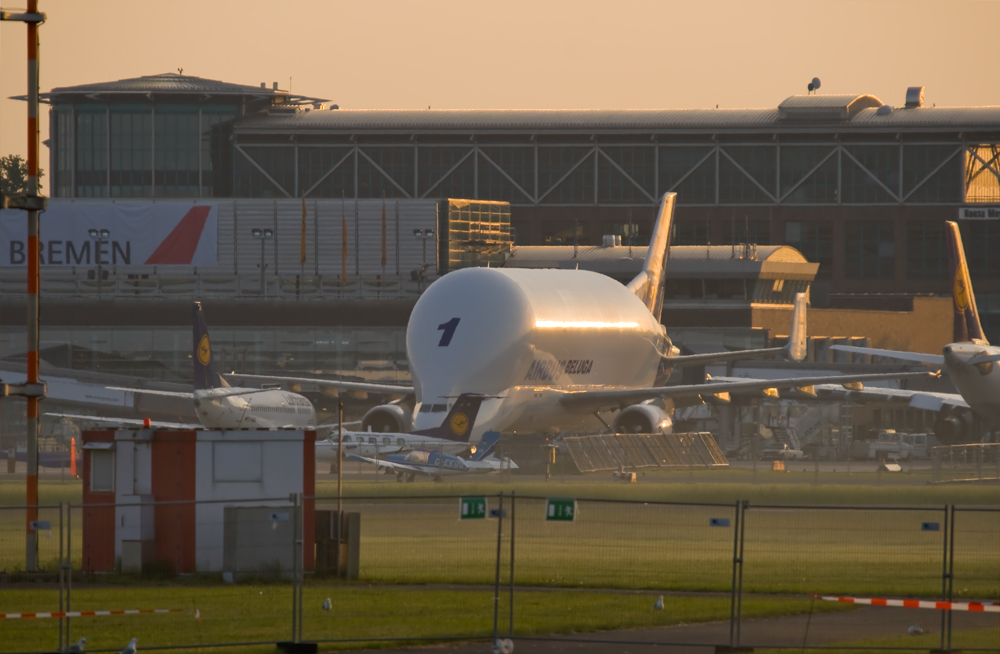 F-GSTA - Airbus Beluga Nr.1 in den frühen Morgenstunden