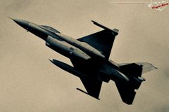 F16-AM Steigflug mit Nachbrenner