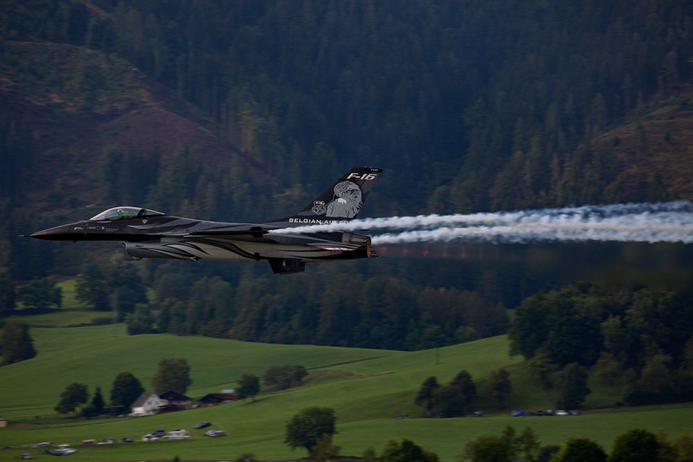 F16 Dark Falcon