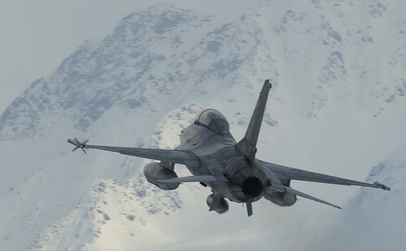 F16 in den Alpen