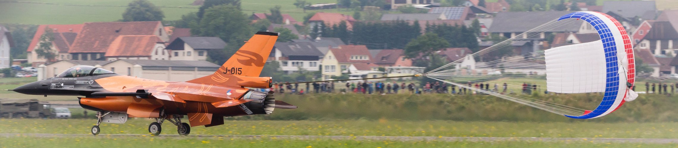 F16 RNAF with Parachute braking