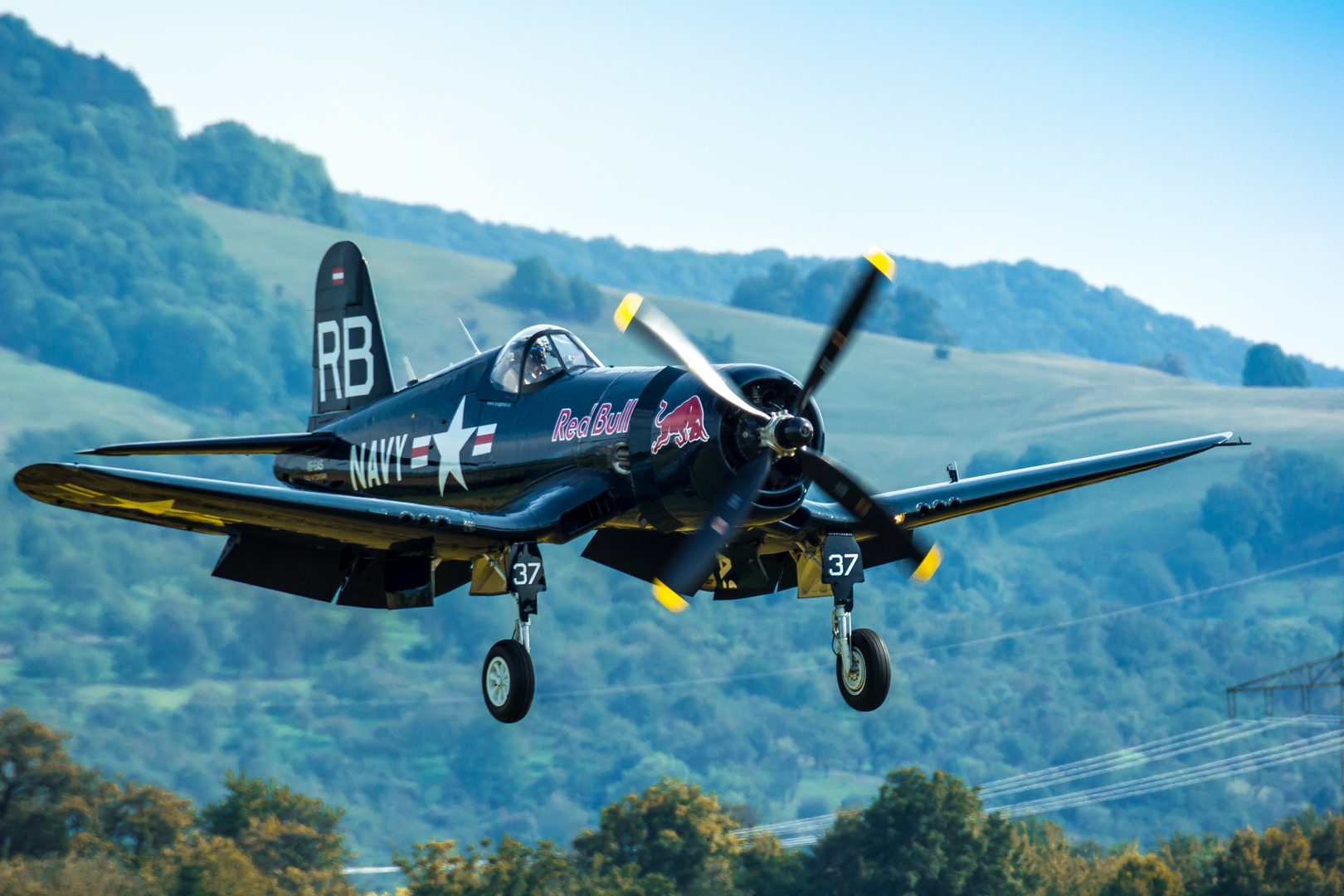 F4U Corsair im Landeanflug