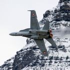 F/A 18 dreht ab