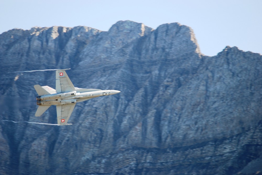 FA 18 über der Axalp II