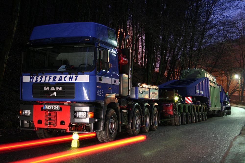 Fa Westfracht unterwegs mit einem Trafo an der Müngstener Brücke