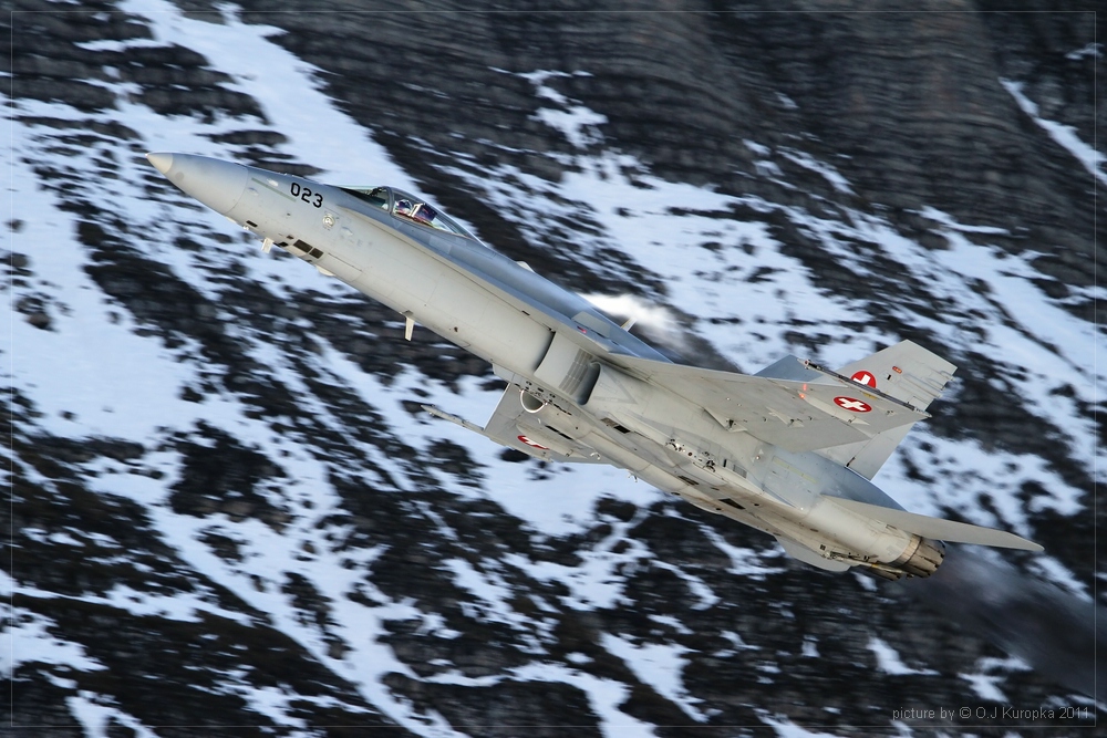 ~ F/A18 Hornet flyby @ Axalp 2011 ~