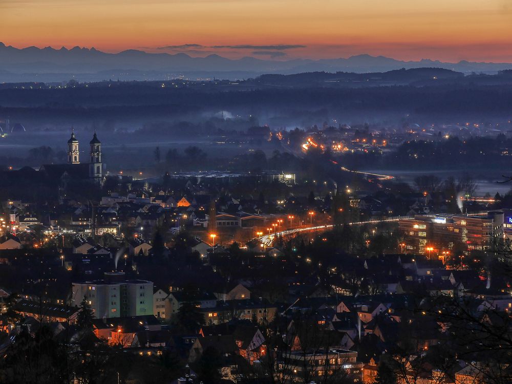 Blick auf die Stadt zur goldenen Stunde von BiBa36