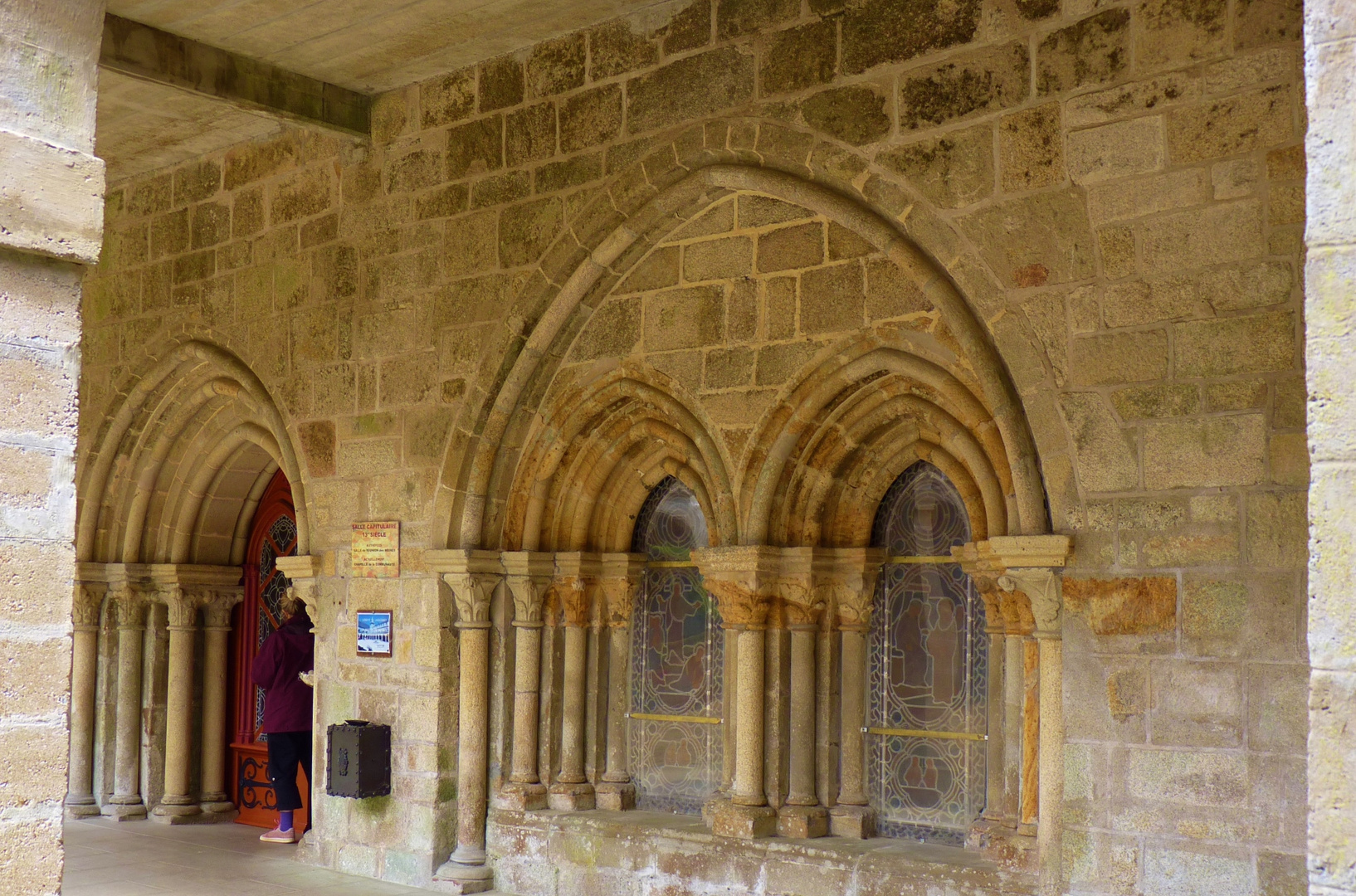 façade de la salle capitulaire de l'abbaye Notre-Dame de Langonnet (Morbihan)