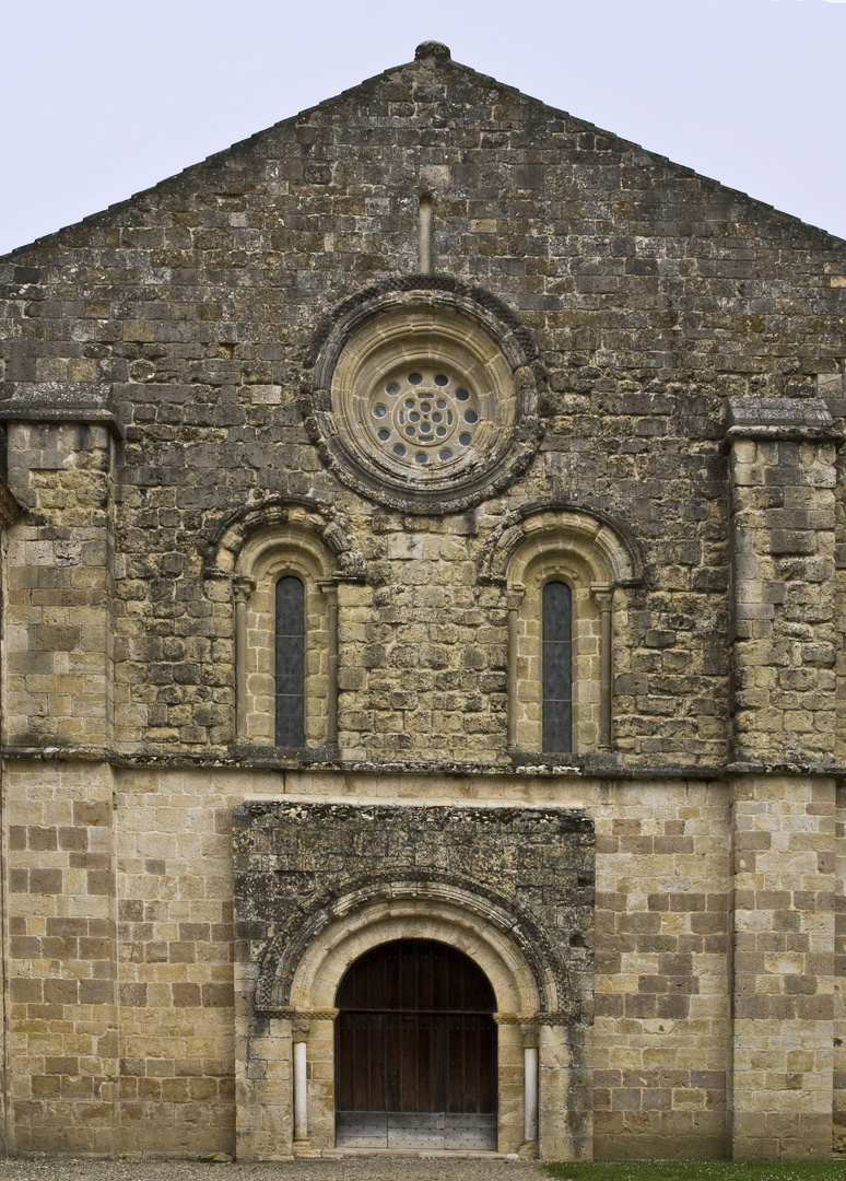 Façade de l’abbatiale de Flaran (XIIème-XIIIème)