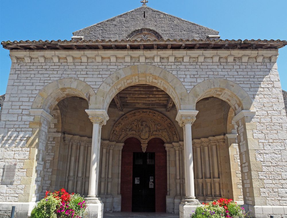 Façade de l’Eglise Saint-André  --  Sauveterre-de-Béarn (XIIème)