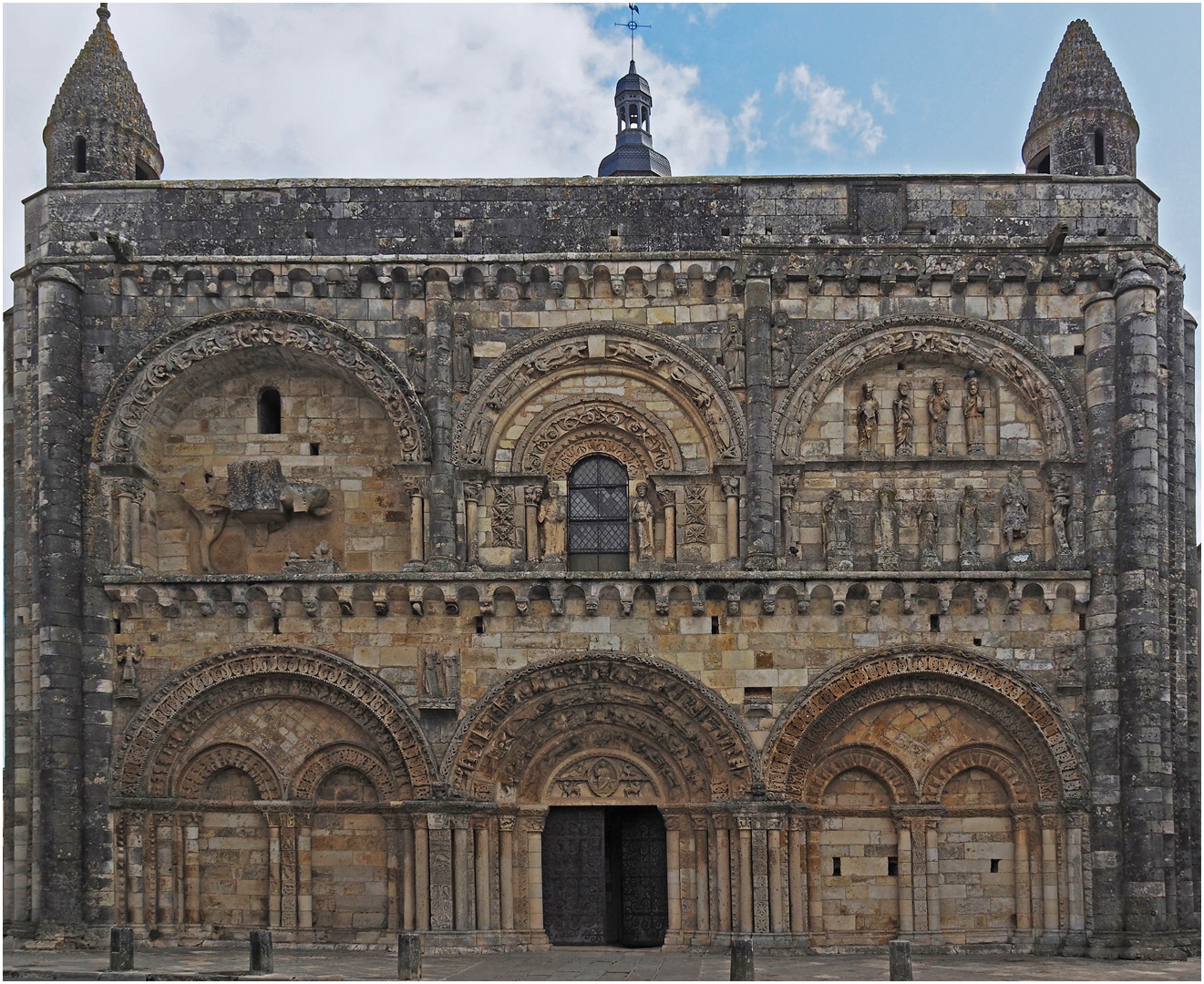 Façade de l’Eglise Saint-Nicolas de Civray (XIIème)