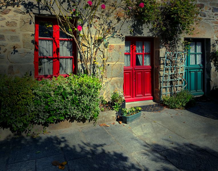 Façade de petite maison à St-Suliac (35 / Ille-et-Vilaine)